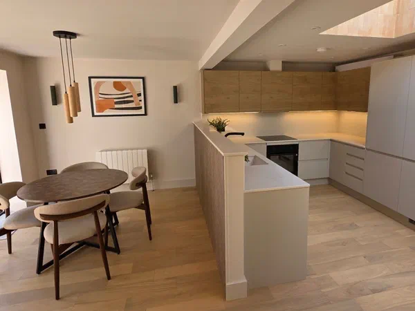 Modern Open-Plan Kitchen & Dining Skimming